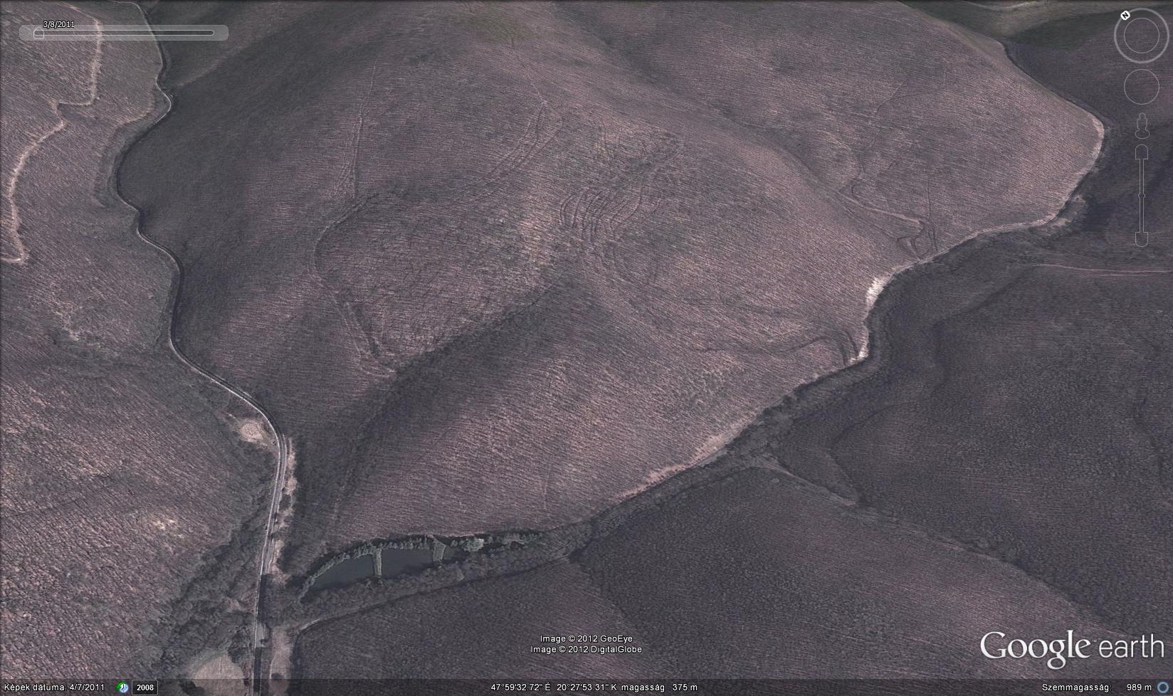 X kép: A Barát-rét és az Oldal-völgy (régen: Odor-völgy) elágazásától kiinduló régi szekérutak jól kivehetőek a GoogleEarth háromdimenziós modelljén
