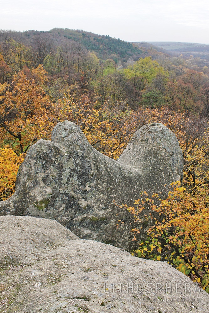 Nyerges-hegy névadó sziklája (H.2.e)