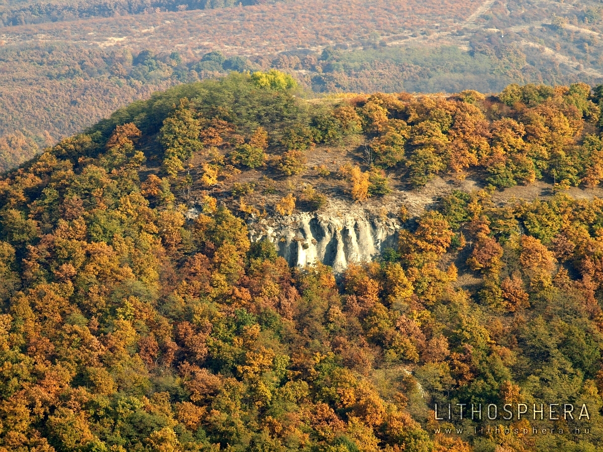 A Mész-hegy sziklafala Kalmár Zsuzsanna felvételén